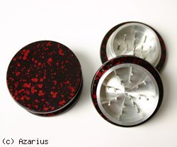 Moledor de metal en rojo y negro